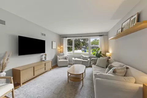Living - n457 Papworth Street, Wheaton, IL 60187 photo 4 of 4