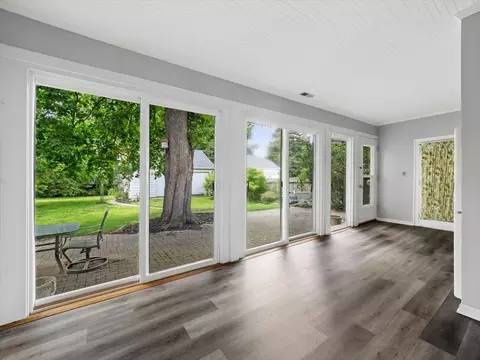 Exterior - 904 S 2nd Ave, Des Plaines, IL 60016 photo 2 of 6