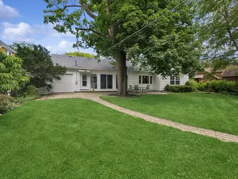 Exterior - 904 S 2nd Ave, Des Plaines, IL 60016 photo 6 of 6