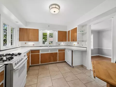 Kitchen - 904 S 2nd Ave, Des Plaines, IL 60016 photo 3 of 3