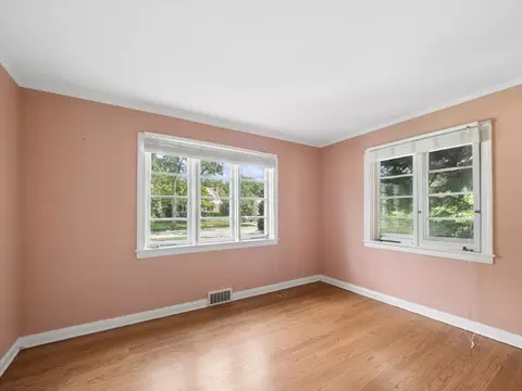 Bedroom - 904 S 2nd Ave, Des Plaines, IL 60016 photo 3 of 3