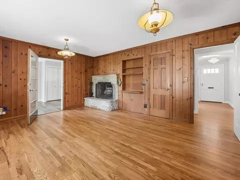Living - 904 S 2nd Ave, Des Plaines, IL 60016 photo 6 of 6