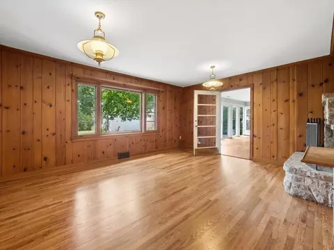 Living - 904 S 2nd Ave, Des Plaines, IL 60016 photo 4 of 6