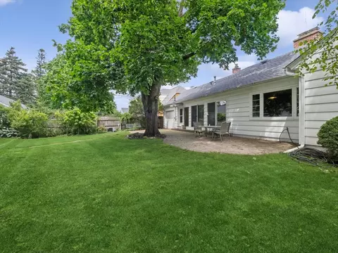 Exterior - 904 S 2nd Ave, Des Plaines, IL 60016 photo 5 of 6