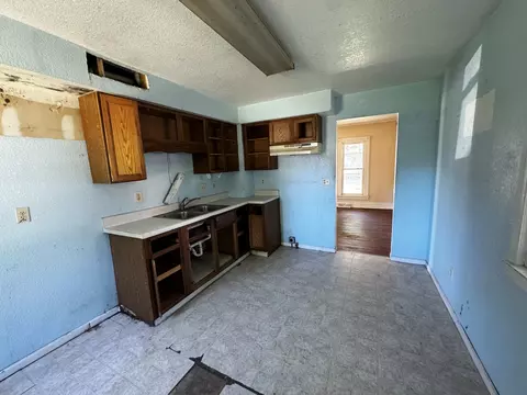 Kitchen - 302 E Prospect St, Kewanee, IL 61443 photo 2 of 2