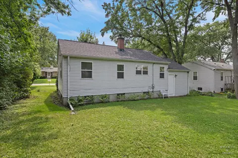 Exterior - 3906 Grove Ave, Mchenry, IL 60050 photo 2 of 6