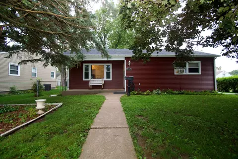 2729 Bellevue Ave, Bettendorf, IA 52722