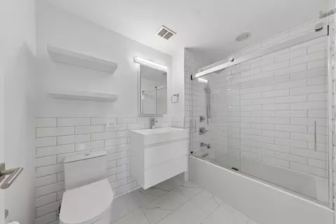 Bath - 57 E Delaware Pl #1802, Chicago, IL 60611 photo 6 of 6