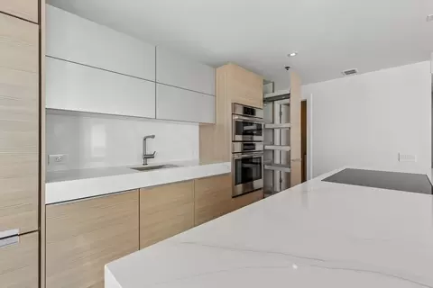 Kitchen - 57 E Delaware Pl #1802, Chicago, IL 60611 photo 6 of 8