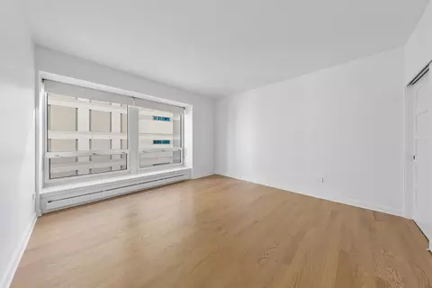 Living - 57 E Delaware Pl #1802, Chicago, IL 60611 photo 9 of 12