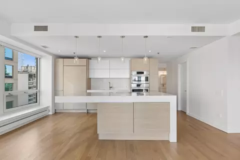 Kitchen - 57 E Delaware Pl #1802, Chicago, IL 60611 photo 2 of 8