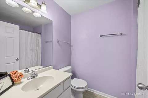 Bath - 1248 Bradley Cir, Elgin, IL 60120 photo 3 of 5