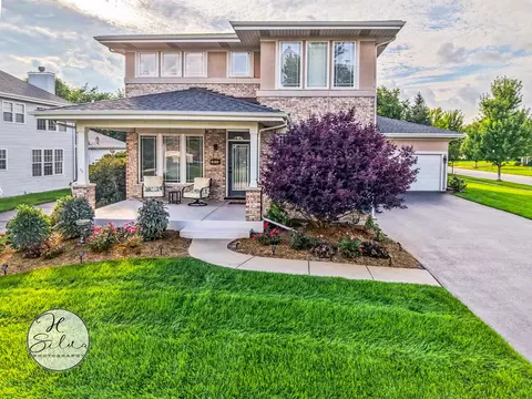 1410 Grand Pointe Blvd, West Dundee, IL 60118