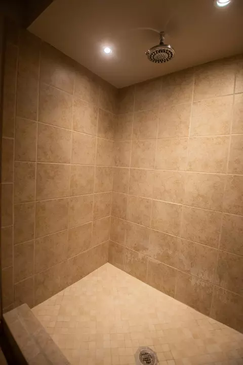 Bath - 1502 S Galena Ave, Dixon, IL 61021 photo 4 of 4