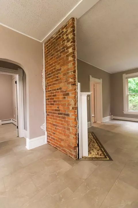 Entry Way - 1502 S Galena Ave, Dixon, IL 61021 photo 4 of 5