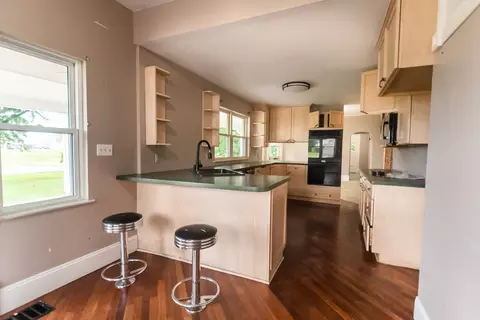 Kitchen - 1502 S Galena Ave, Dixon, IL 61021 photo 4 of 5