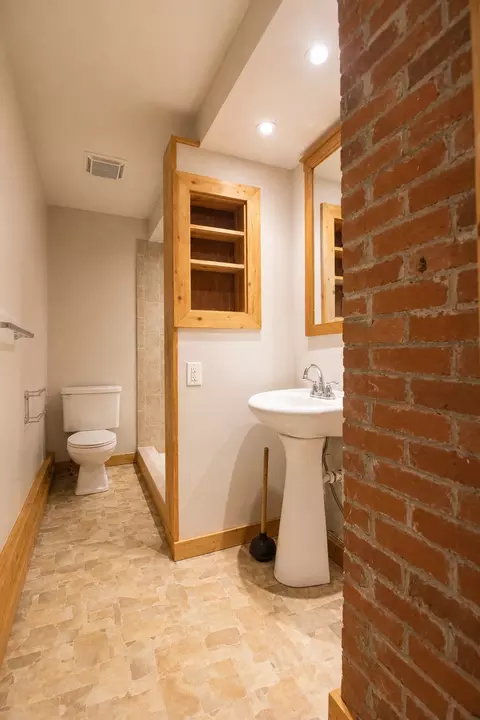 Bath - 1502 S Galena Ave, Dixon, IL 61021 photo 1 of 4