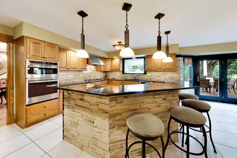 Kitchen - 933 Spindletree Ave, Naperville, IL 60565 photo 1 of 4