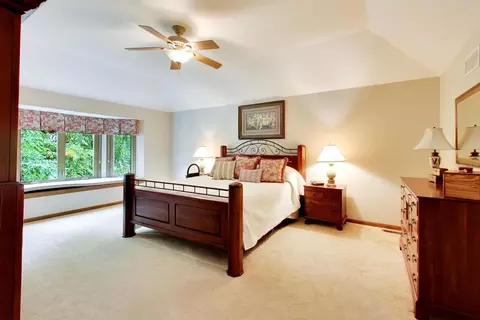 Bedroom - 933 Spindletree Ave, Naperville, IL 60565 photo 1 of 5