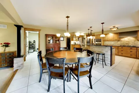 Dining - 933 Spindletree Ave, Naperville, IL 60565 photo 3 of 3