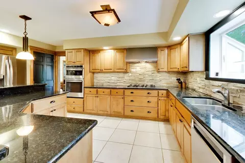 Kitchen - 933 Spindletree Ave, Naperville, IL 60565 photo 3 of 4