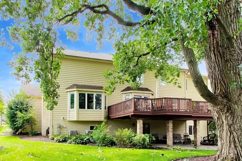 Exterior - 933 Spindletree Ave, Naperville, IL 60565 photo 4 of 7