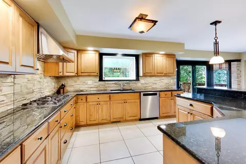 Kitchen - 933 Spindletree Ave, Naperville, IL 60565 photo 2 of 4