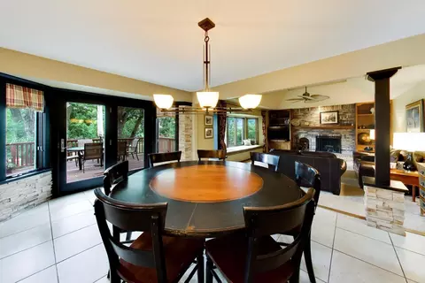 Dining - 933 Spindletree Ave, Naperville, IL 60565 photo 2 of 3