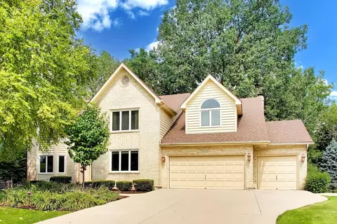 Exterior - 933 Spindletree Ave, Naperville, IL 60565 photo 2 of 7