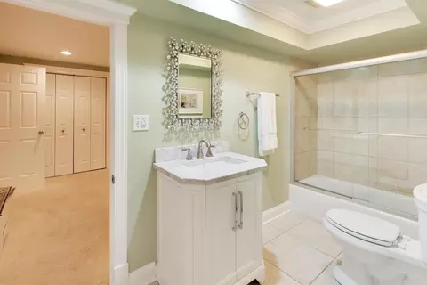 Bath - 933 Spindletree Ave, Naperville, IL 60565 photo 6 of 6