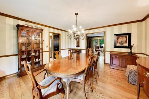 Dining - 933 Spindletree Ave, Naperville, IL 60565 photo 1 of 3