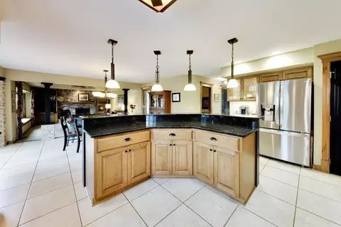 Kitchen - 933 Spindletree Ave, Naperville, IL 60565 photo 4 of 4
