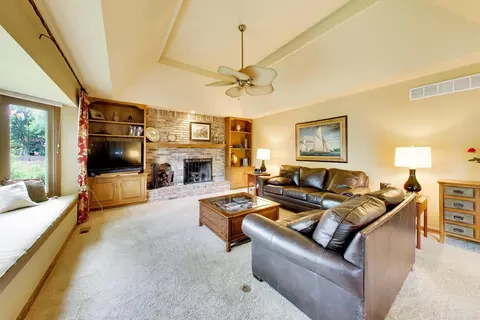 Living - 933 Spindletree Ave, Naperville, IL 60565 photo 2 of 3