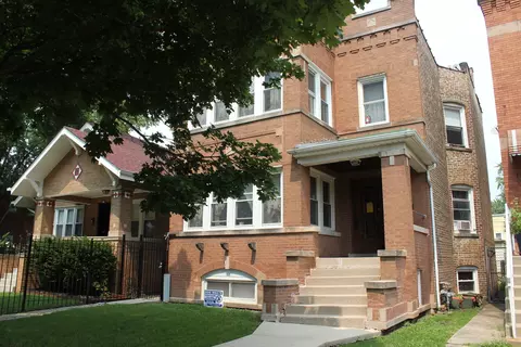 4054 W Oakdale Ave, Chicago, IL 60641