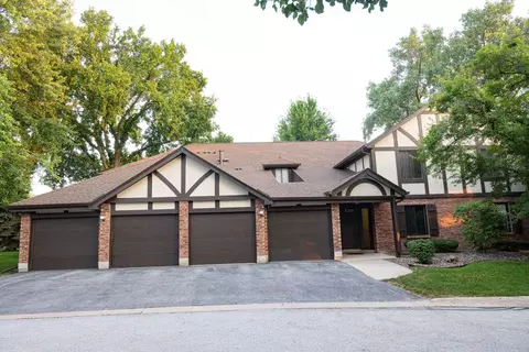 8235 Poplar Ln #1A, Palos Hills, IL 60465