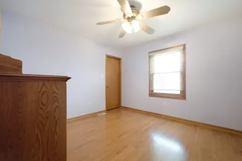 Bedroom - 1375 E Cap Cir, Bourbonnais, IL 60914 photo 2 of 6