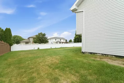 Exterior - 1375 E Cap Cir, Bourbonnais, IL 60914 photo 4 of 5