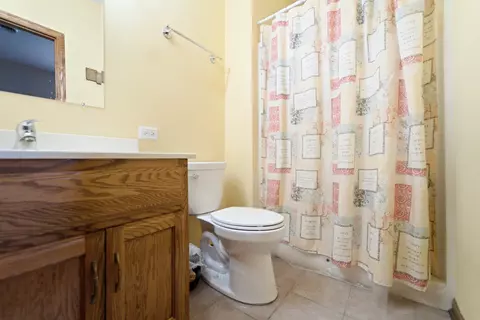 Bath - 1375 E Cap Cir, Bourbonnais, IL 60914 photo 1 of 2