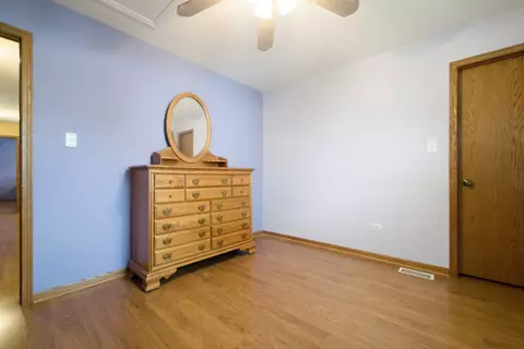 Bedroom - 1375 E Cap Cir, Bourbonnais, IL 60914 photo 3 of 6