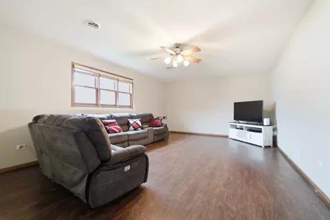 Living - 1375 E Cap Cir, Bourbonnais, IL 60914 photo 3 of 3