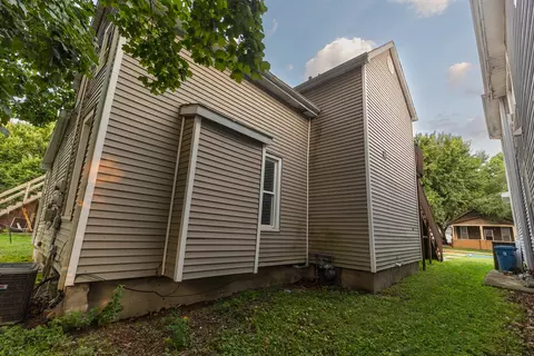 Exterior - 622 E Mulberry St, Bloomington, IL 61701 photo 3 of 3