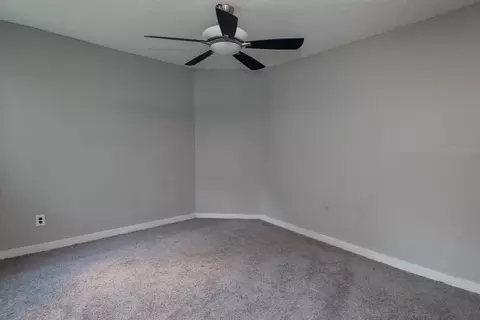 Bedroom - 622 E Mulberry St, Bloomington, IL 61701 photo 5 of 6