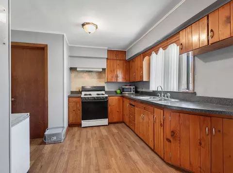 Kitchen - 895 N 5th Ave, Kankakee, IL 60901 photo 1 of 2