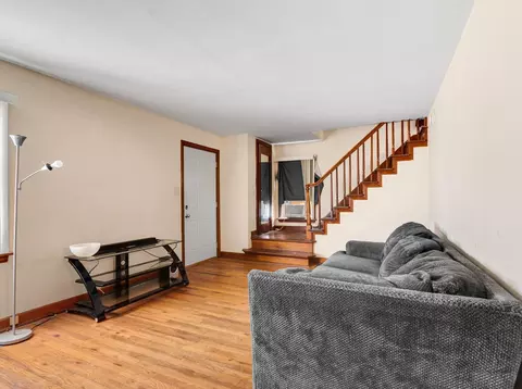 Living - 895 N 5th Ave, Kankakee, IL 60901 photo 2 of 2