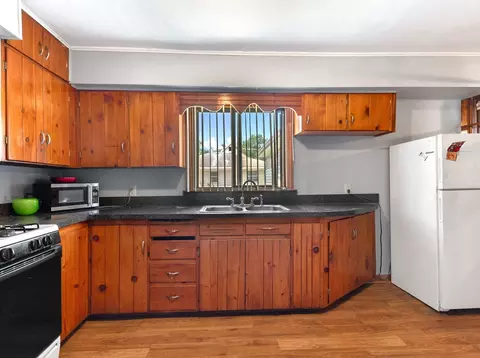 Kitchen - 895 N 5th Ave, Kankakee, IL 60901 photo 2 of 2