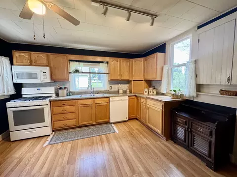 Kitchen - 503 NE 3rd St, Aledo, IL 61231 photo 5 of 6