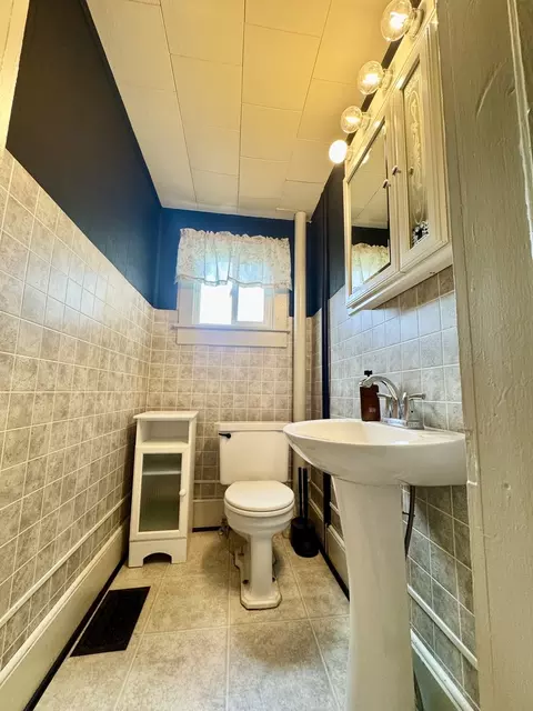Bath - 503 NE 3rd St, Aledo, IL 61231 photo 2 of 5