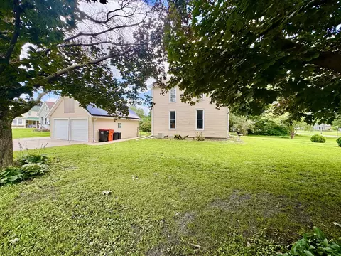 Exterior - 503 NE 3rd St, Aledo, IL 61231 photo 3 of 3