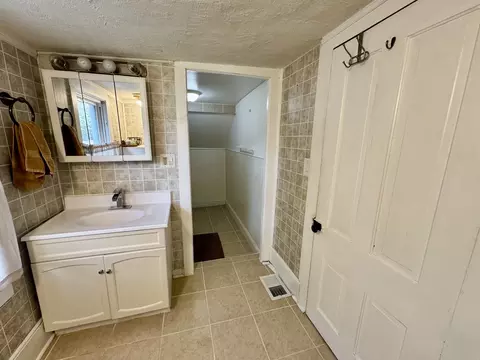 Bath - 503 NE 3rd St, Aledo, IL 61231 photo 4 of 5