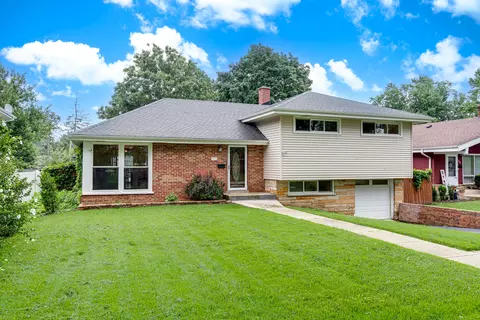 1015 Leslie Ln, Villa Park, IL 60181